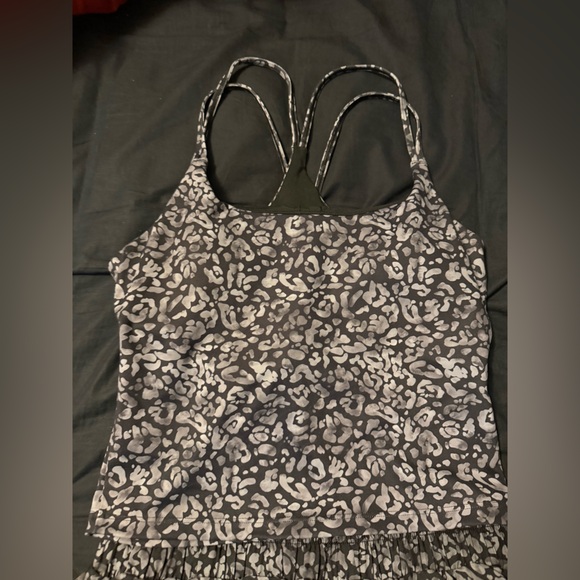 Fabletics Black and Gray Leopard Print Active Set - Picture 6 of 8